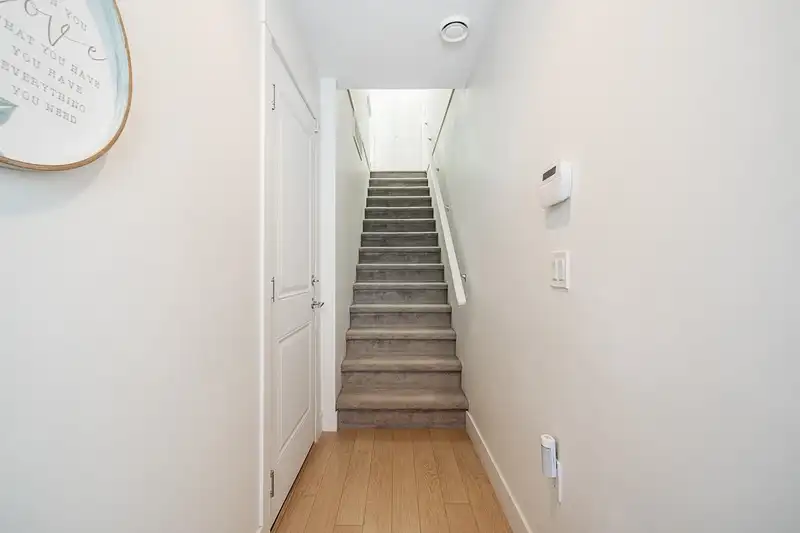 46 8570 204 STREET - photo 2 of 29
