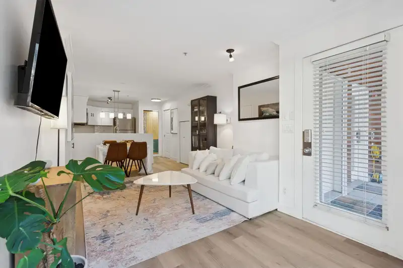 19 628 W 6TH AVENUE - photo 3 of 28