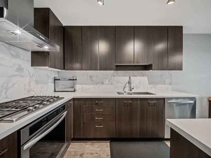 2805 4189 HALIFAX STREET - photo 3 of 38