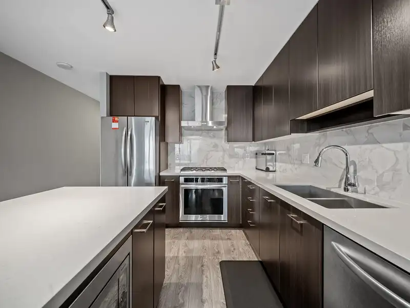 2805 4189 HALIFAX STREET - photo 4 of 38