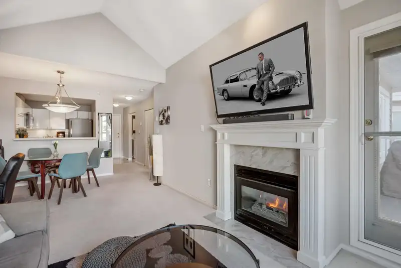 403 5888 DOVER CRESCENT - photo 4 of 26