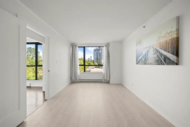 615 3588 VANNESS AVENUE - photo 3 of 32