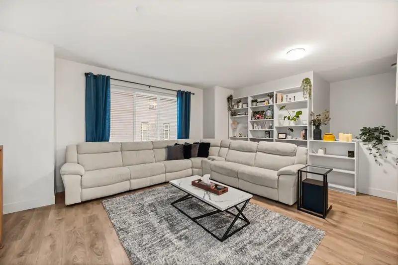 81 8217 204B STREET - photo 4 of 40