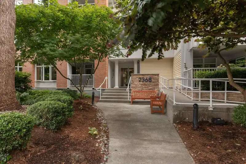 405 2368 MARPOLE AVENUE - photo 1 of 35