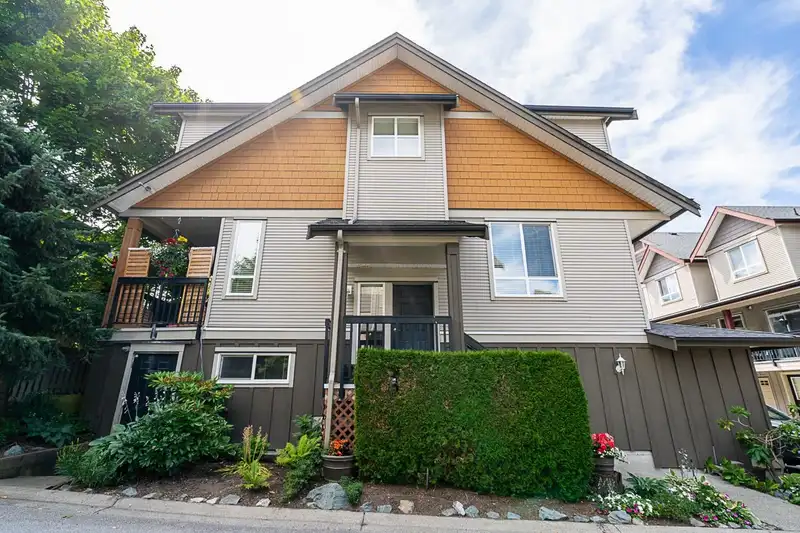 16 16772 61 AVENUE - photo 3 of 40