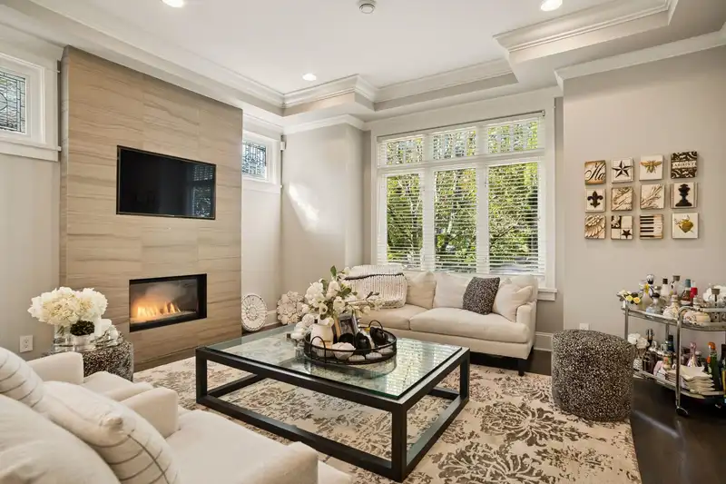 5562 CROWN STREET - photo 2 of 40
