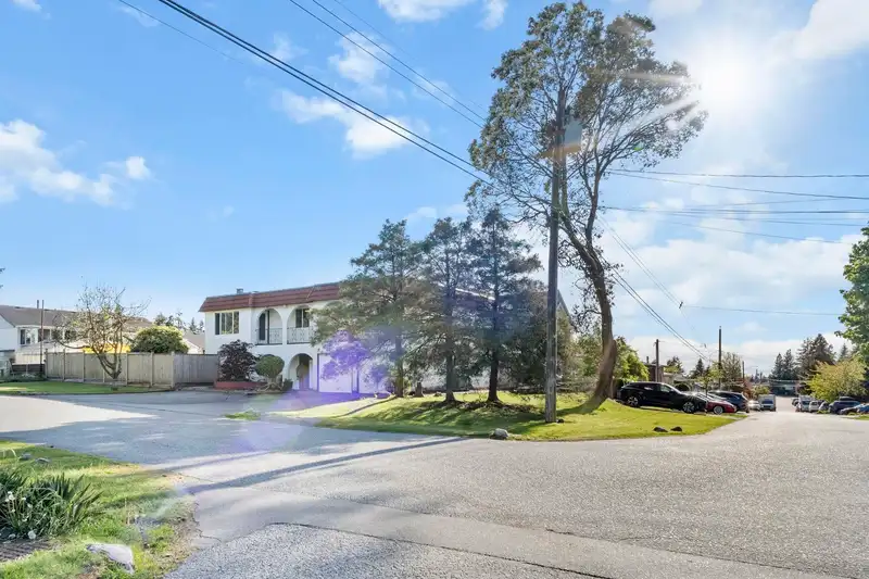 8645 114A STREET - photo 2 of 39