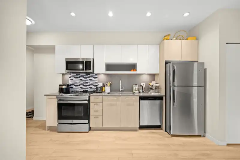 324 13768 108 AVENUE - photo 3 of 20