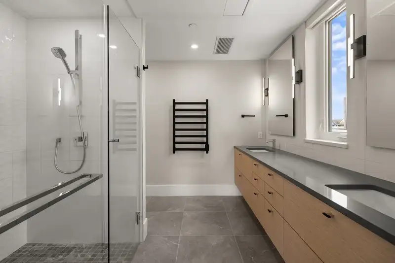 204 6111 DYKE ROAD - photo 1 of 40