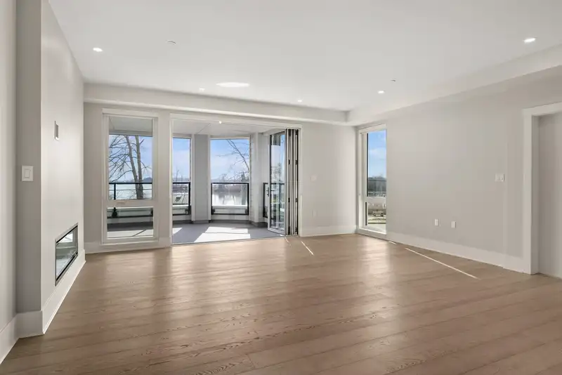 204 6111 DYKE ROAD - photo 3 of 40