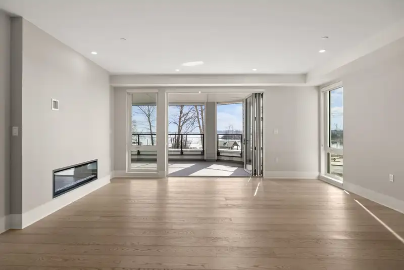 204 6111 DYKE ROAD - photo 4 of 40