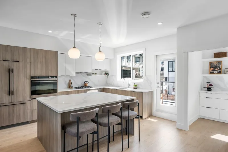 18 5993 143 STREET - photo 2 of 25