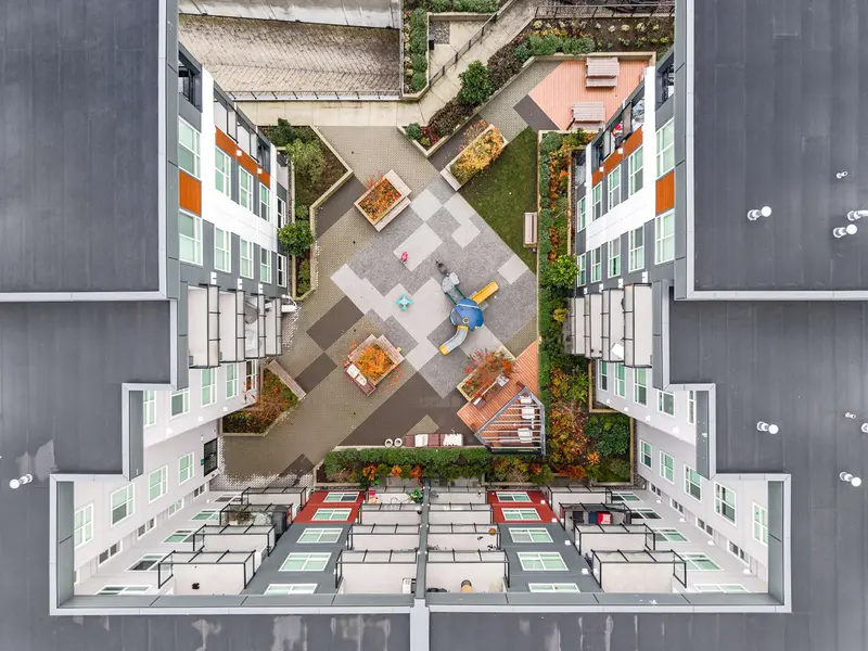 419 8117 200A STREET - photo 3 of 24