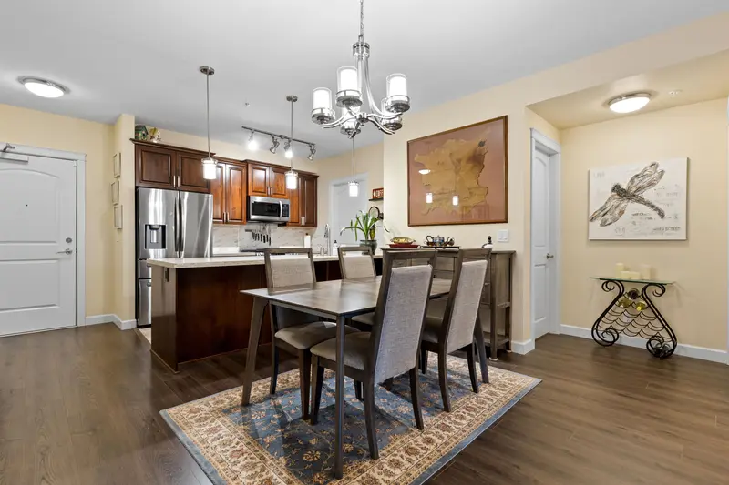 204 20376 86 AVENUE - photo 2 of 25