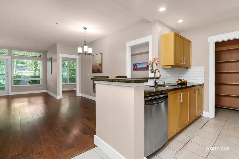 107 6328 LARKIN DRIVE - photo 4 of 39