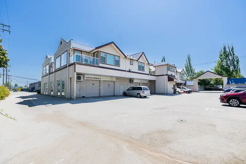 207 19705 56 AVENUE - photo 2 of 23