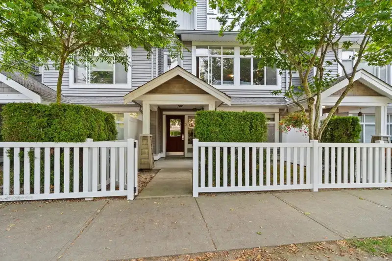 2 19330 69 AVENUE - photo 2 of 27