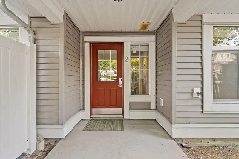 2 19330 69 AVENUE - photo 3 of 27
