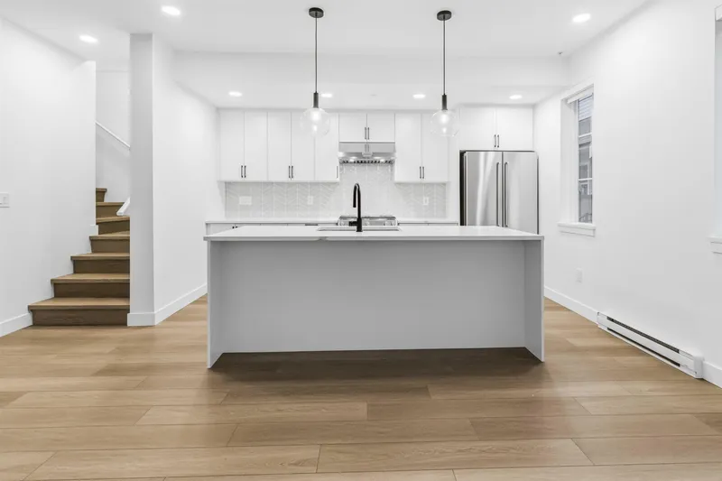 125 720 ROBINSON STREET - photo 4 of 21