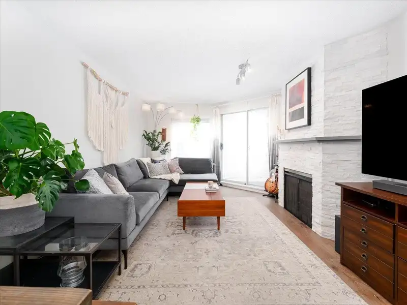 307 1147 NELSON STREET - photo 1 of 26