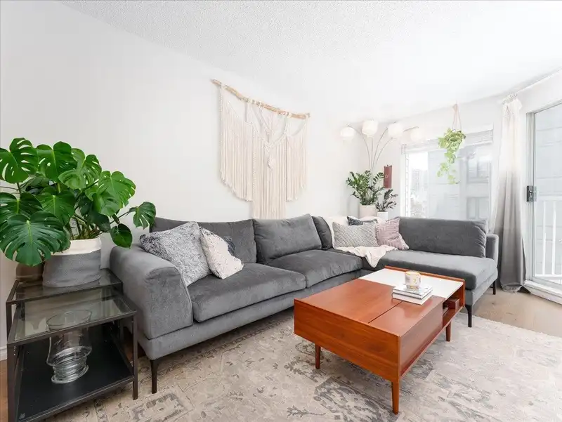 307 1147 NELSON STREET - photo 2 of 26