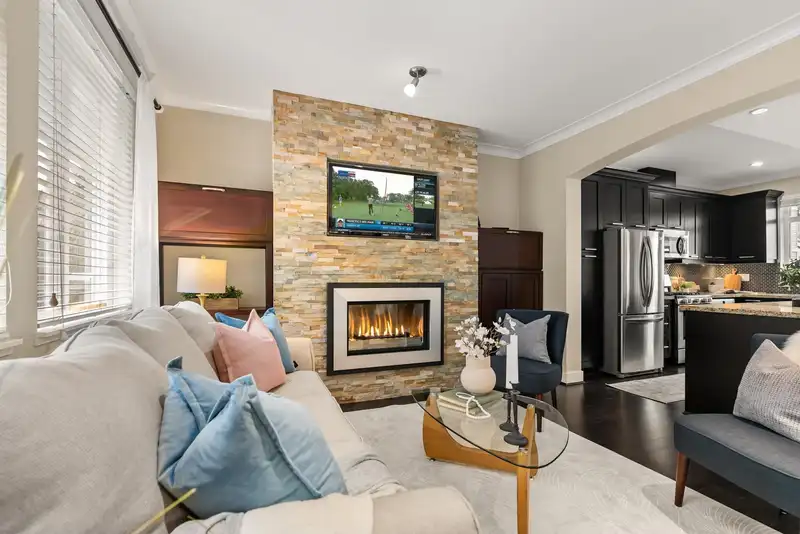 28 2925 KING GEORGE BOULEVARD - photo 4 of 32