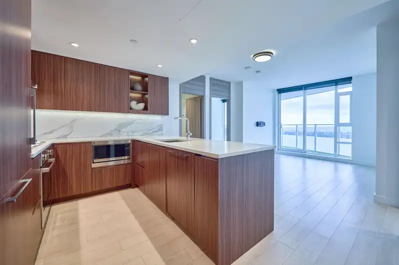 3203 9887 WHALLEY BOULEVARD - photo 4 of 33