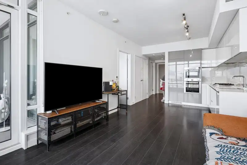 2903 2085 SKYLINE COURT - photo 4 of 25