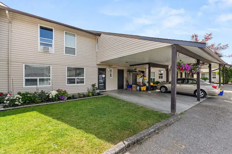 303 27411 28 AVENUE - photo 1 of 32