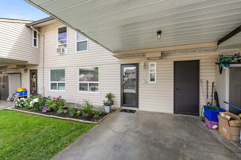303 27411 28 AVENUE - photo 3 of 32