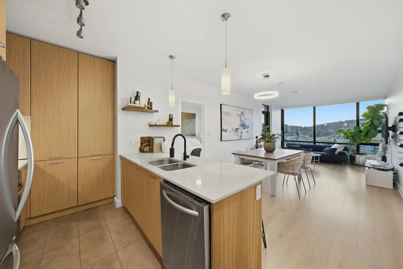 1902 301 CAPILANO ROAD - photo 3 of 25