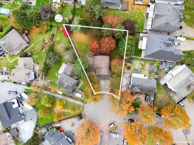 8986 146A STREET - photo 2 of 30
