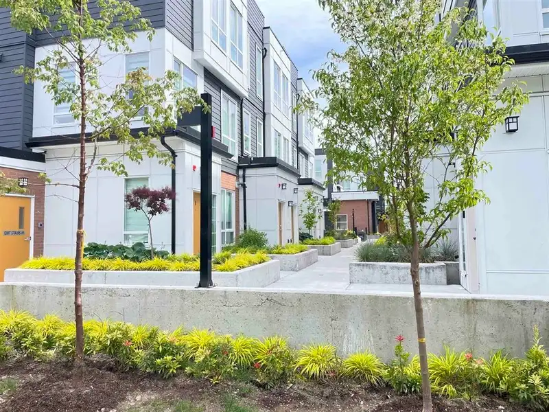3 18850 72A AVENUE - photo 2 of 32