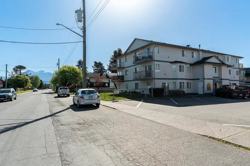 17 46160 PRINCESS AVENUE - photo 3 of 14