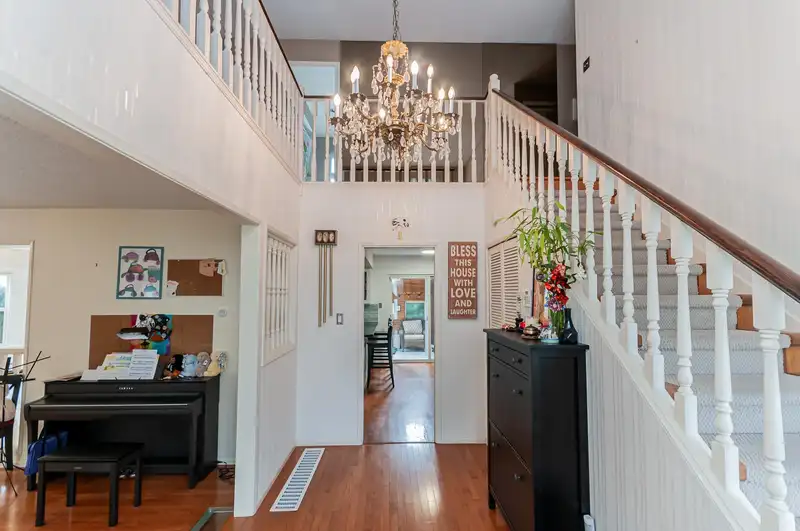 7660 GOLDSTREAM DRIVE - photo 2 of 37