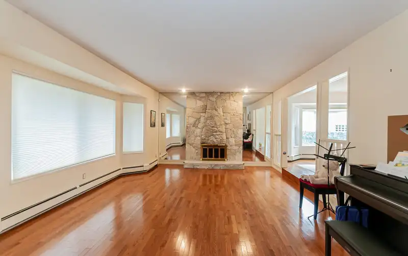 7660 GOLDSTREAM DRIVE - photo 3 of 37
