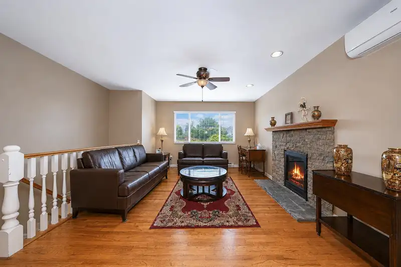 772 APPLEYARD COURT - photo 4 of 35