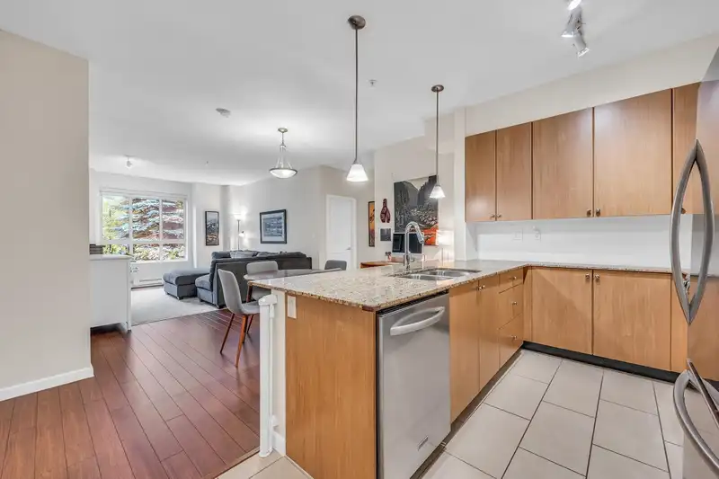 208 270 FRANCIS WAY - photo 3 of 22
