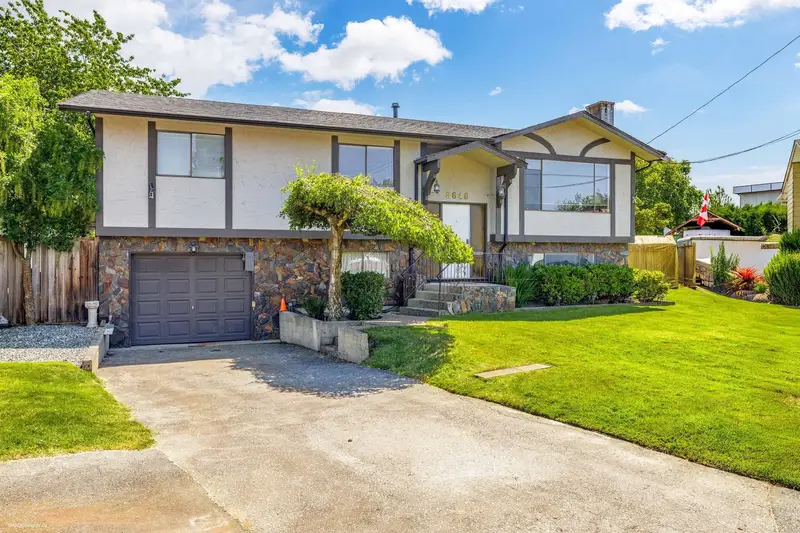 8646 115A STREET - photo 2 of 25