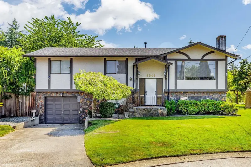 8646 115A STREET - photo 3 of 25