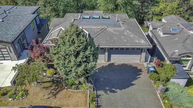 13 SHORELINE CIRCLE - photo 2 of 40