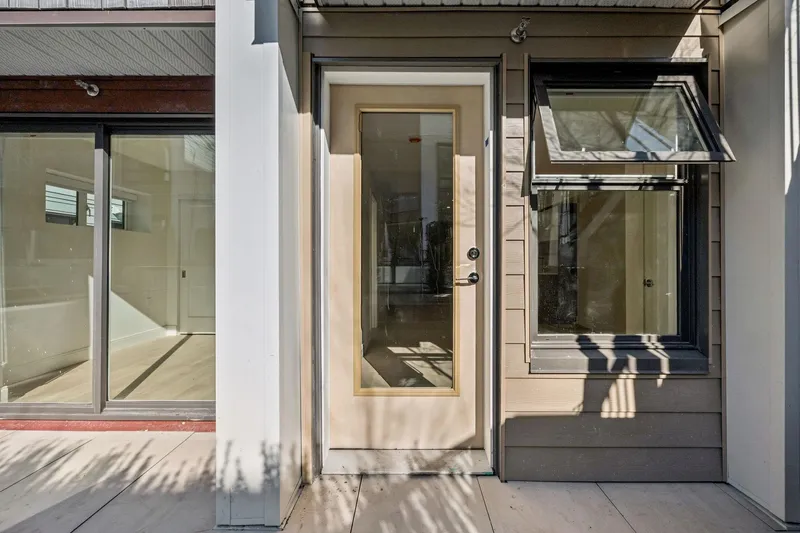 105 378 W 45TH AVENUE - photo 4 of 24