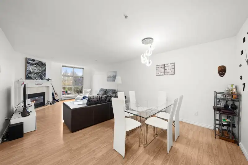 25 2378 RINDALL AVENUE - photo 4 of 23