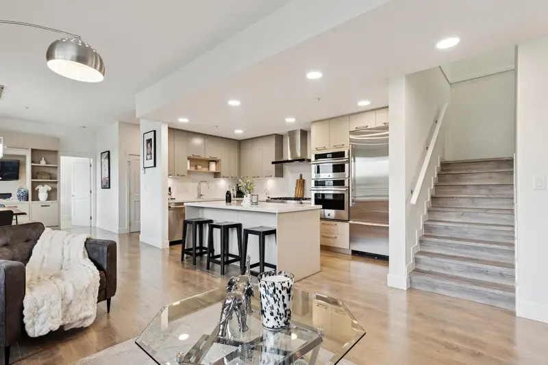 501 14022 NORTH BLUFF ROAD - photo 2 of 25