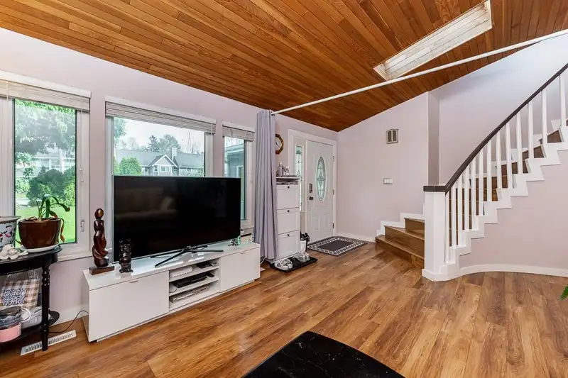 1136 LANSDOWNE DRIVE - photo 3 of 37