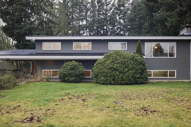 2151 MARTENS STREET - photo 3 of 39
