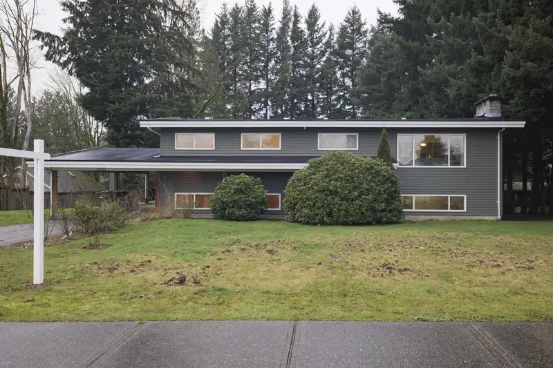 2151 MARTENS STREET - photo 4 of 39