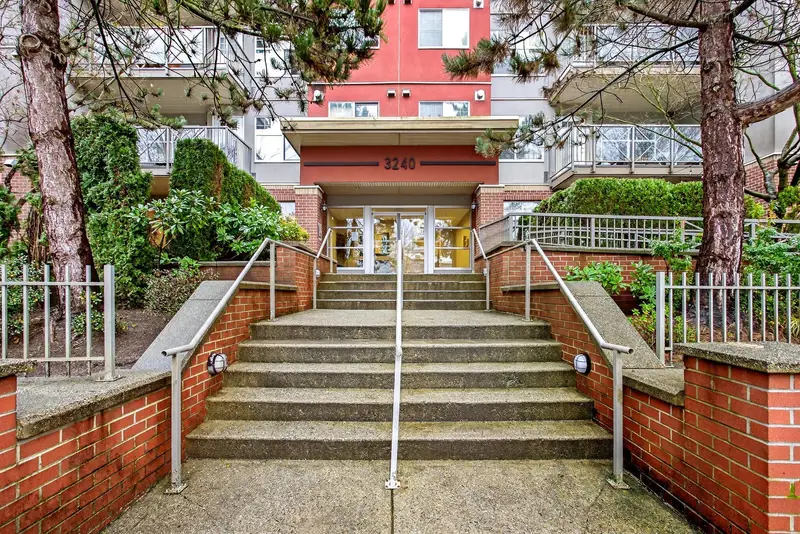 110 3240 ST JOHNS STREET - photo 2 of 25