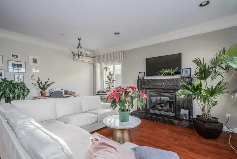 7258 VICTORIA DRIVE - photo 4 of 26