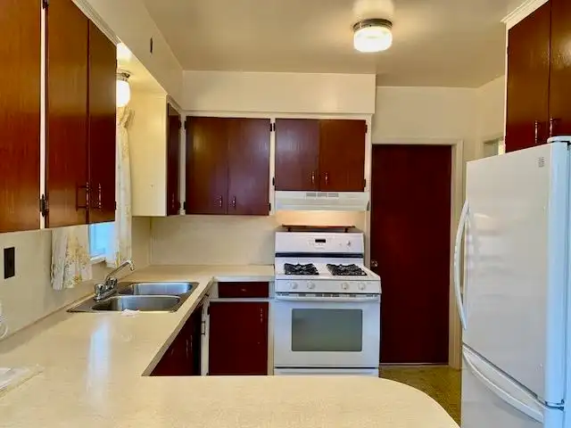 2586 E 23 AVENUE - photo 4 of 14